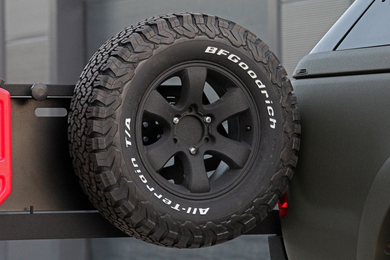 Support de roue de secours pour pare-chocs MorE 4x4 Pick-up