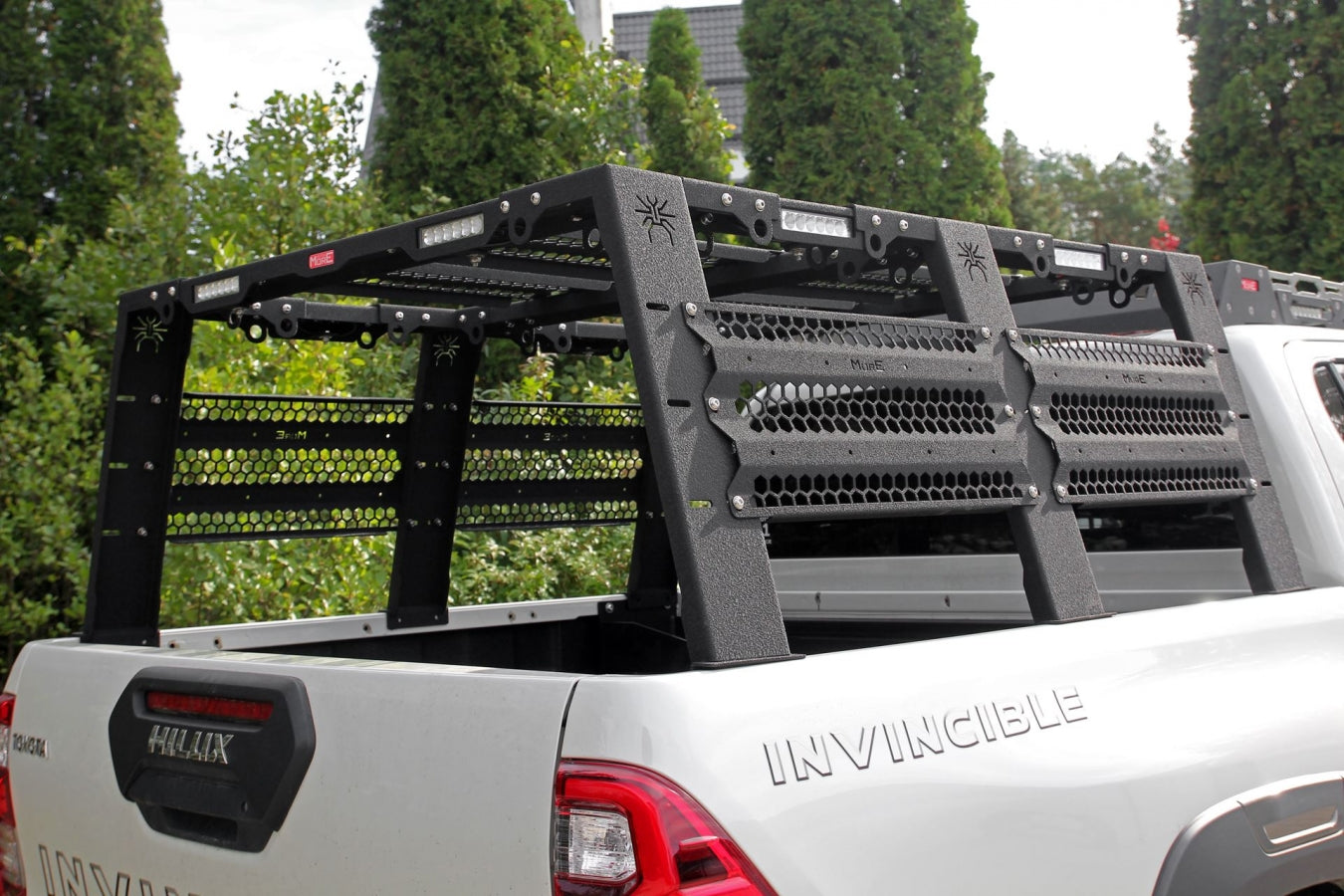 Bed Rack Mark II hoch für Pickups – offene Ladefläche mit Panels