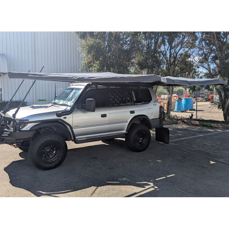 Low profile bracket for 270° awning