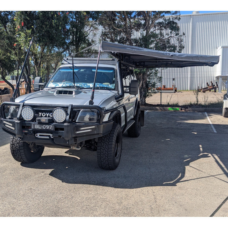 Low profile bracket for 270° awning