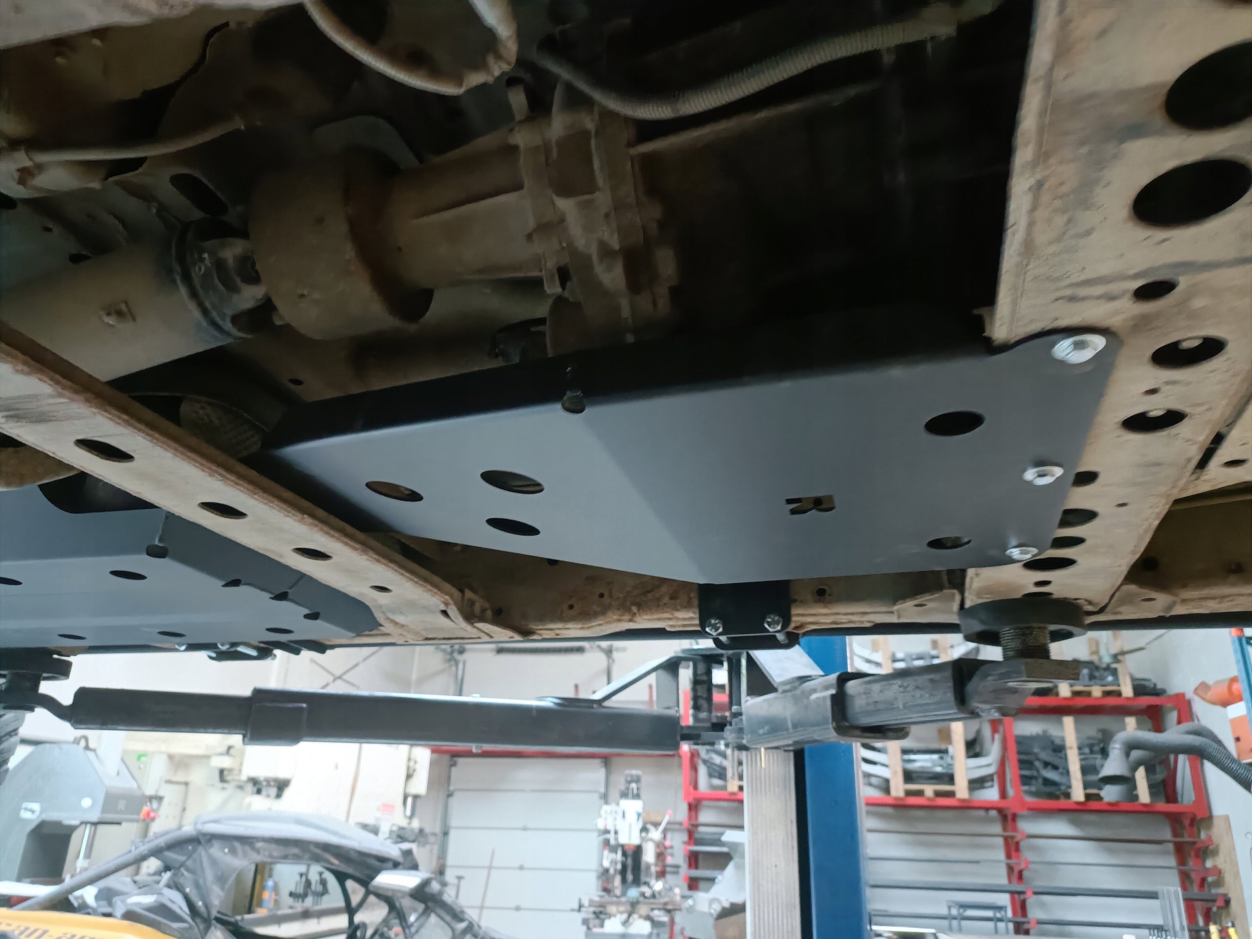 Unterfahrschutz Verteilergetriebe – Nissan Navara D23 (ab 2015)