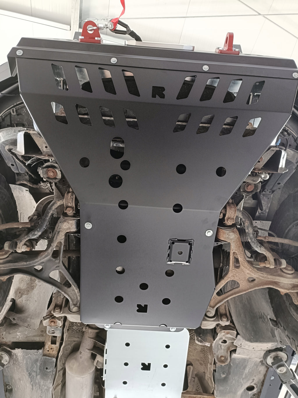 Protection sous moteur, essieu avant et carter d'huile – Mercedes-Benz ML W164 avec pare-chocs treuil