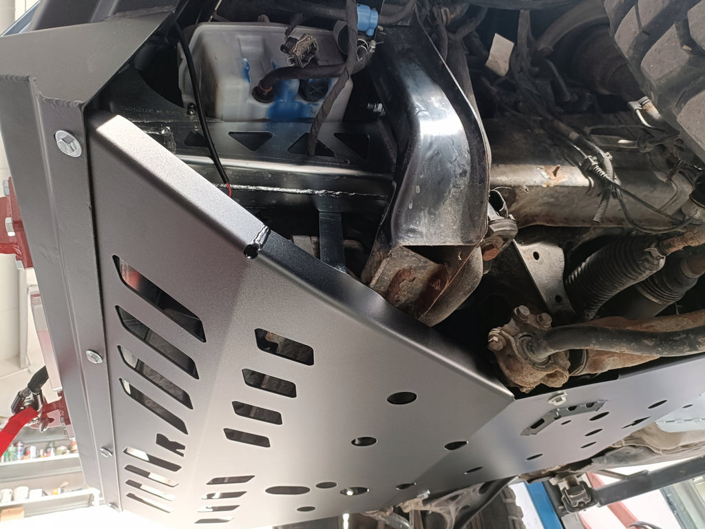 Protection sous moteur, essieu avant et carter d'huile – Mercedes-Benz ML W164 avec pare-chocs treuil