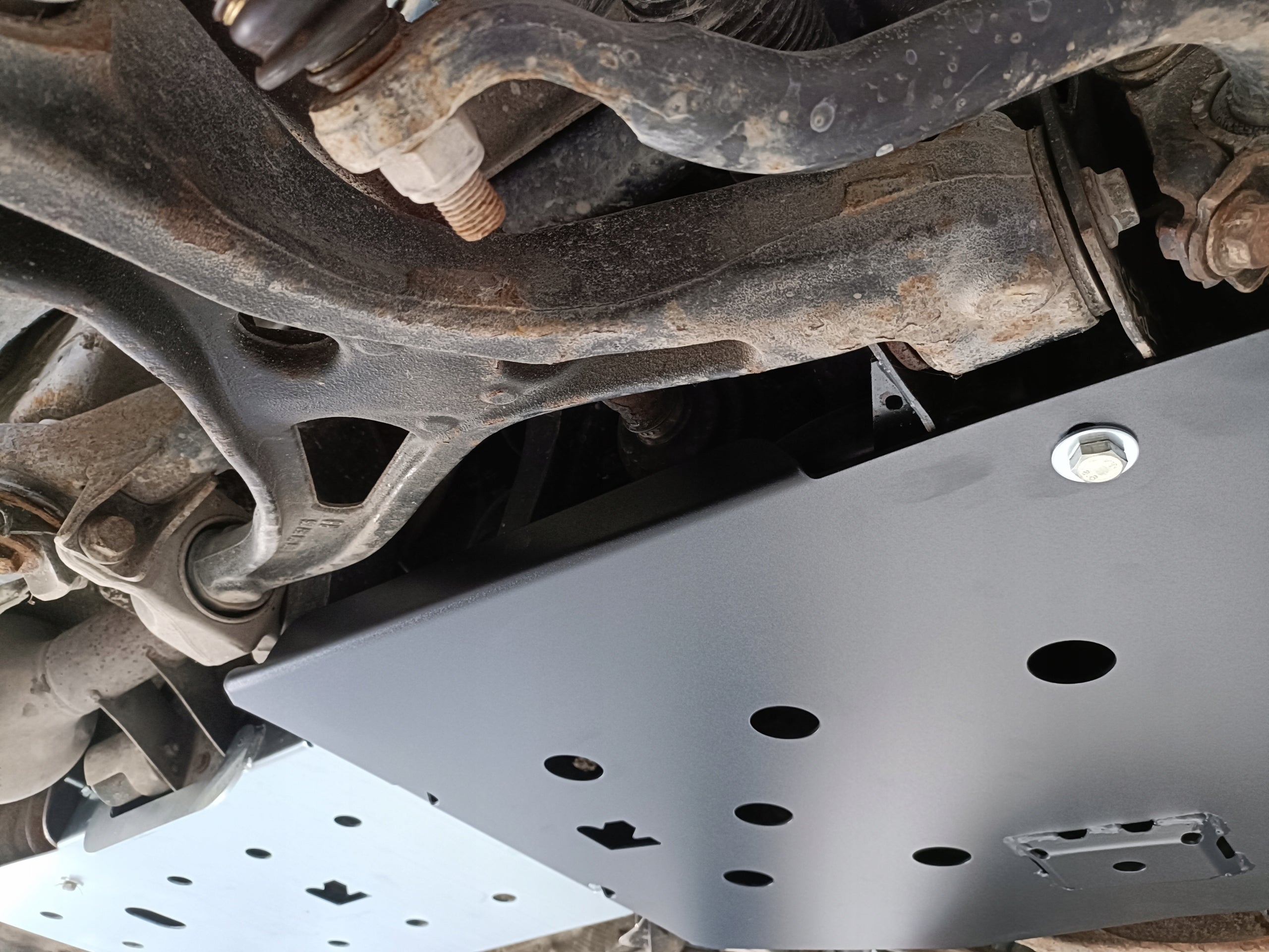 Protection sous moteur, essieu avant et carter d'huile – Mercedes-Benz ML W164 avec pare-chocs treuil