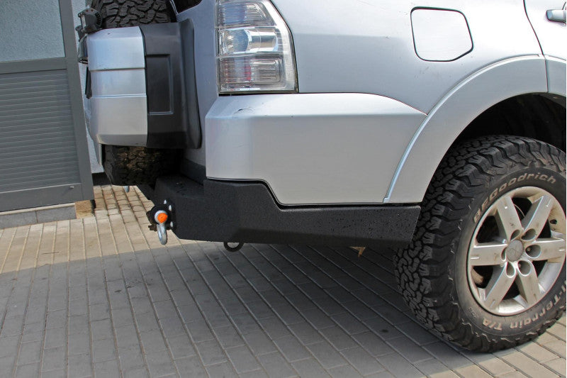 Stahl-Heckstoßstange Mitsubishi Pajero 4 V80 lang